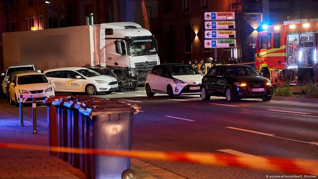 لاجئ يسرق شاحنة ويصدم سيارات في مدينة ألمانية