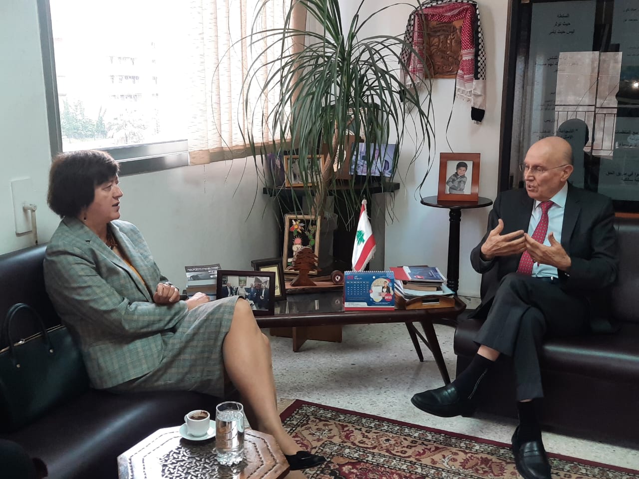 الممثلة الخاصة للأمين العام للأمم المتحدة في لبنان تزور عامل لمناقشة القضايا الإنسانية