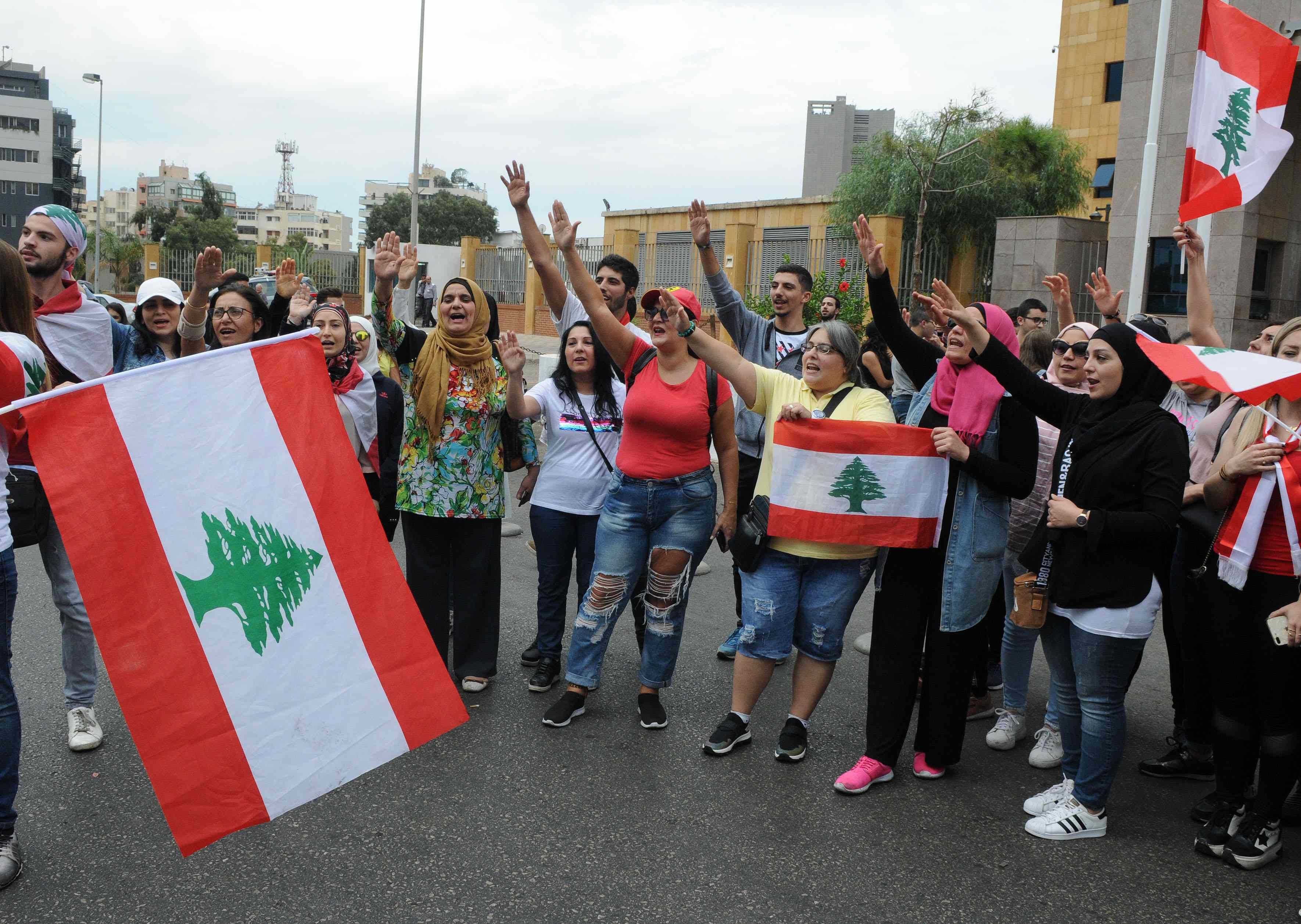 متعاقدو الرسمي إعتصموا في بيروت والمناطق مُطالبين بالضمان والتثبيت