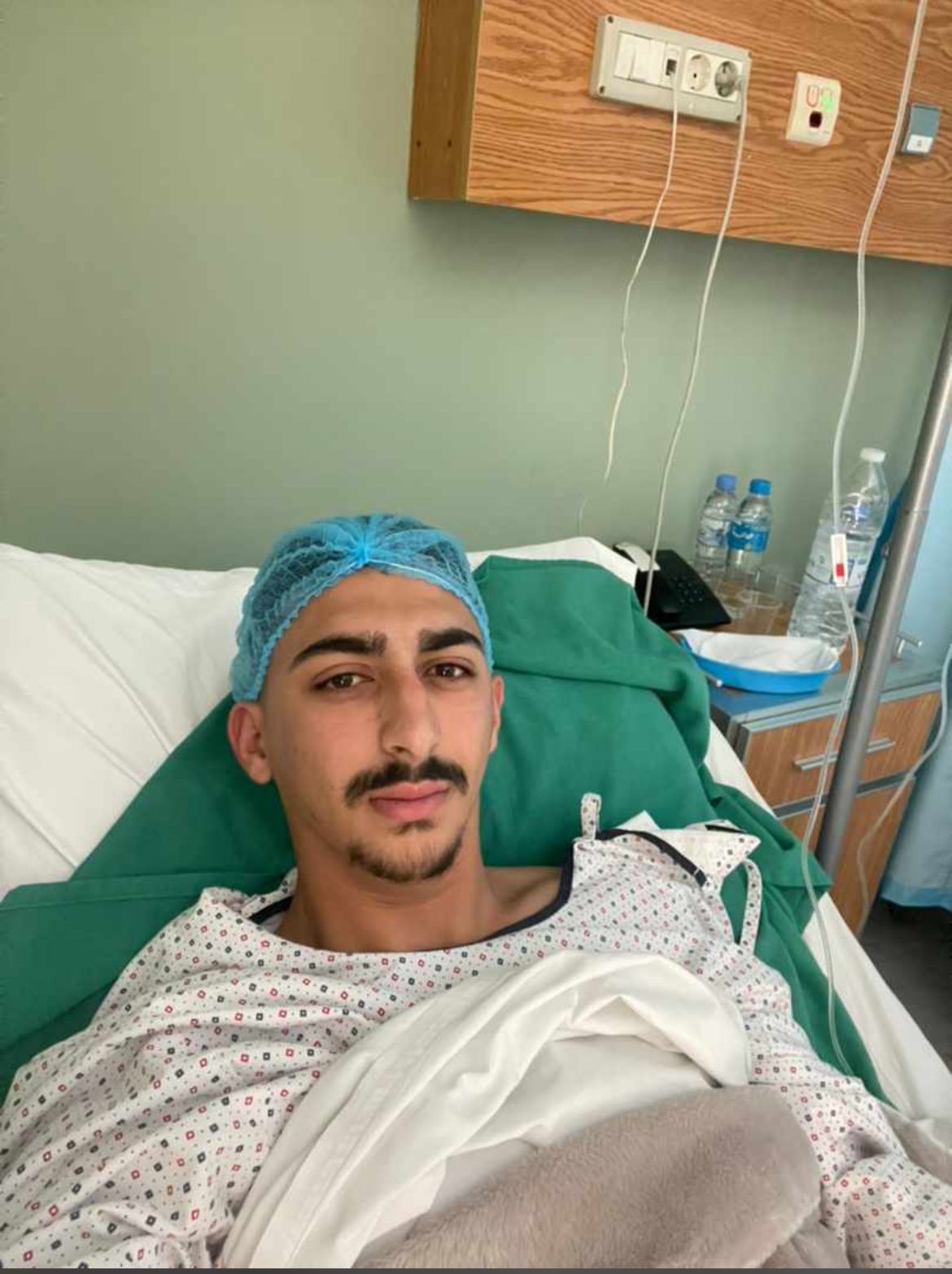 خضع لاعب نادي النجمة معركة الرياضي احمد طراد لعملية جراحية صباح اليوم في مستشفى جبل عامل - صور  تح