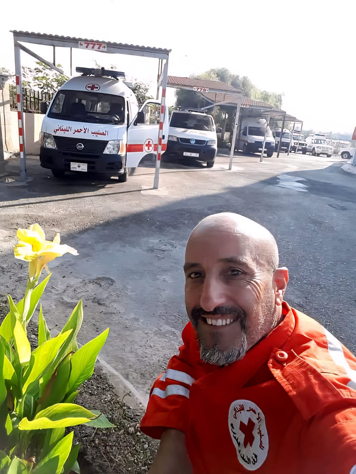 المسعف في الصليب الاحمر نايف مكنا، في ذمة الله...