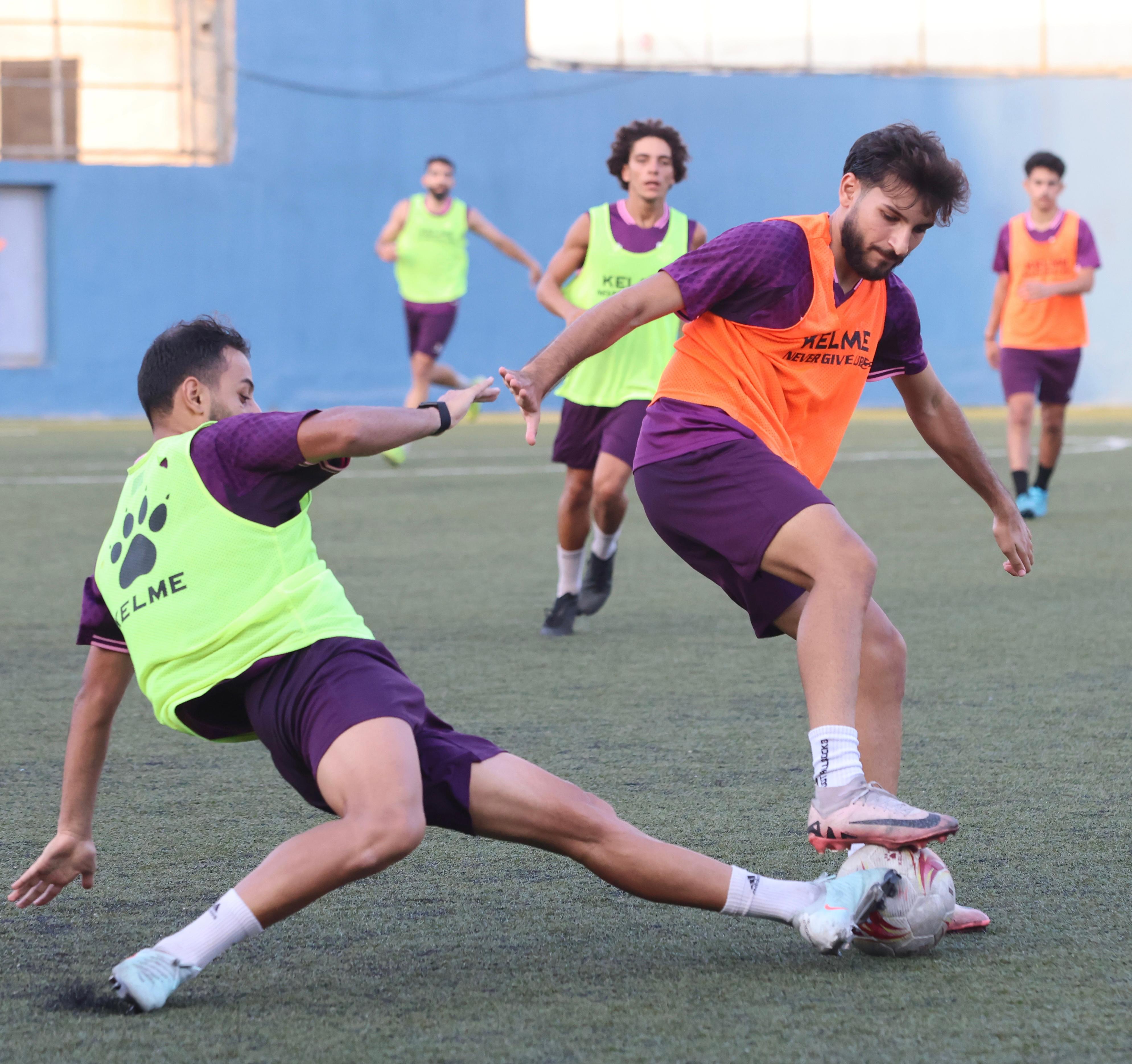 الأصفر يواصل العمل استعدادًا للموسم الكروي الجديد، بغياب اللاعبين 