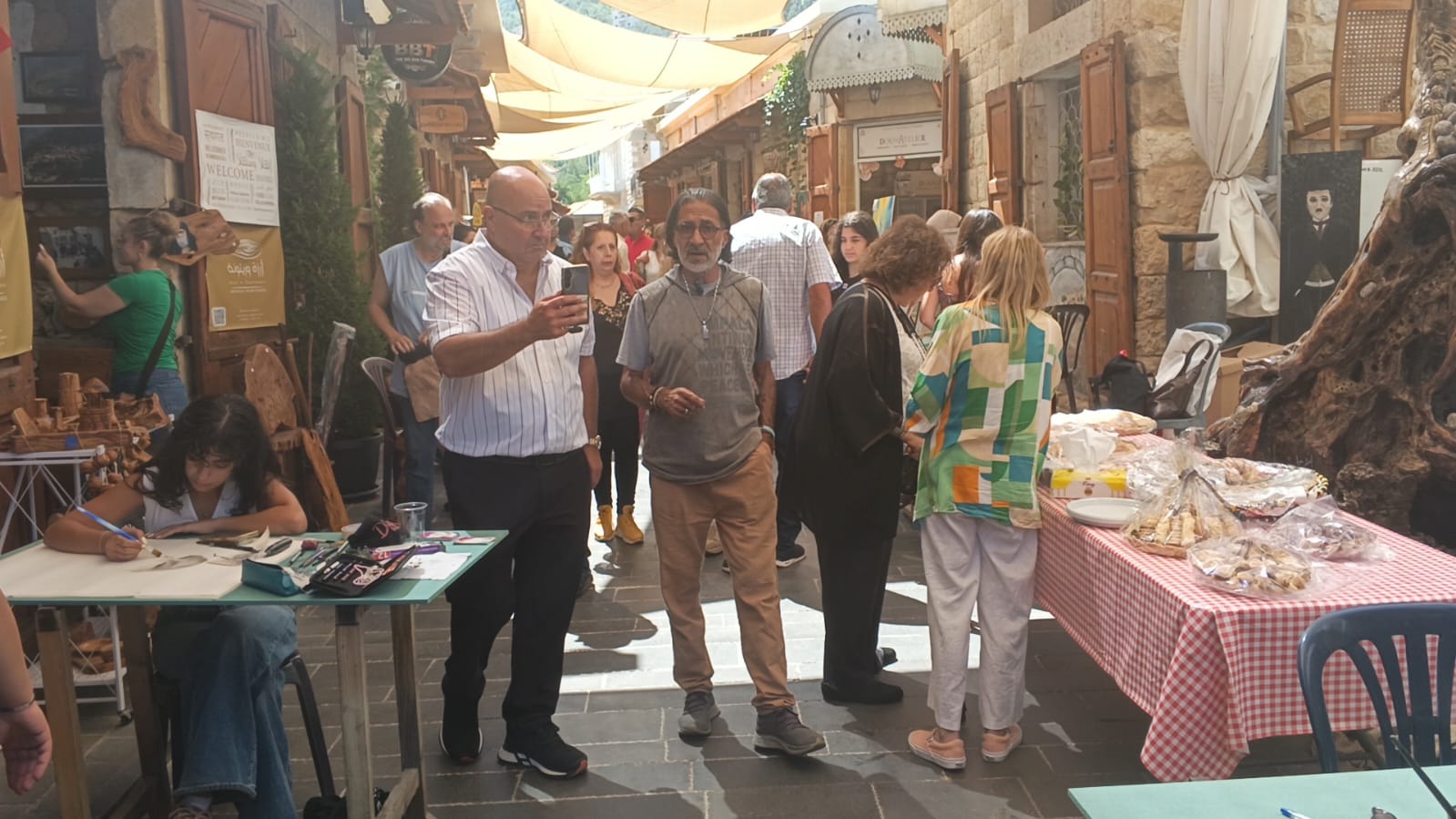 دُوما تحولت إلى ملتقى للفن والسينما والمسرح في حدث ثقافي حافل بالإبداع 