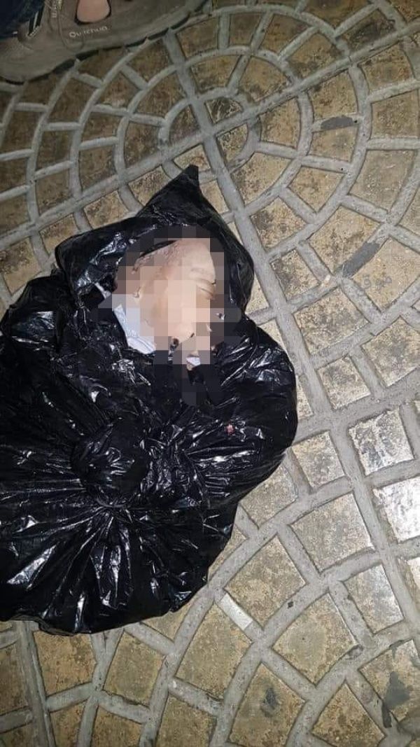 جثة طفل امام مسجد