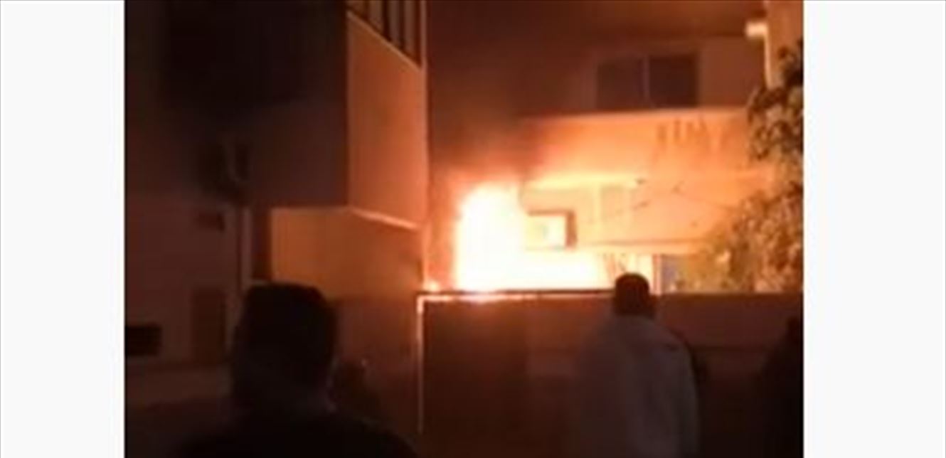 اخماد حريق مولد للطاقة الكهربائية في بيروت