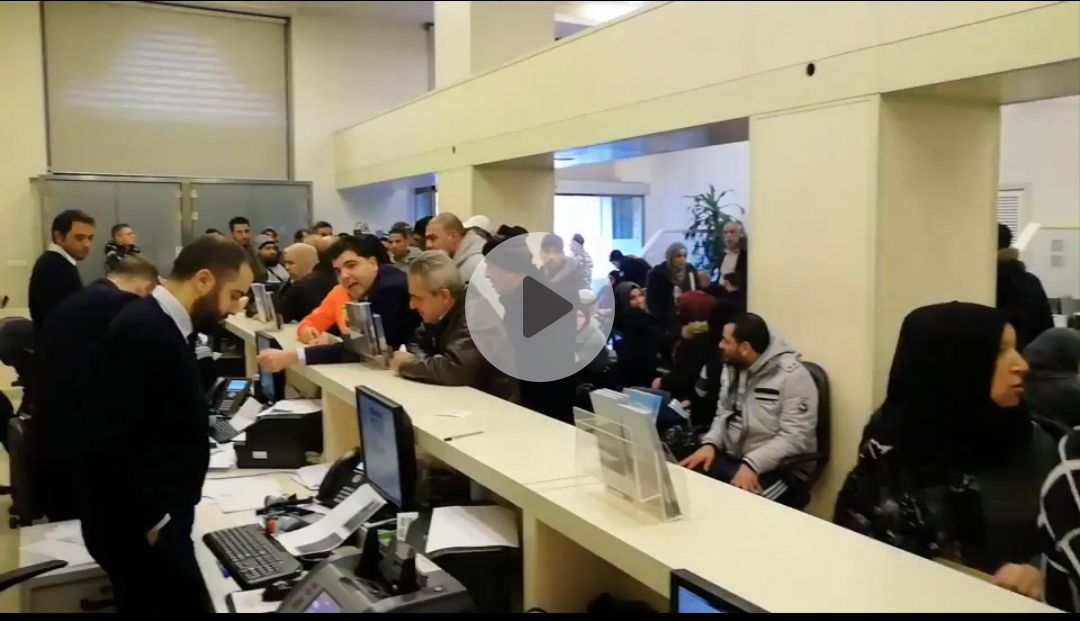 بالفيديو: ماذا حصل بعد الاشكال الذي حصل داخل بنك الاعتماد اللبناني فرع التل في طرابلس