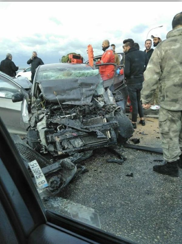 بالصور: وفاة شاب وثلاث جرحى بحادث سير على طريق الأولي - صيدا..