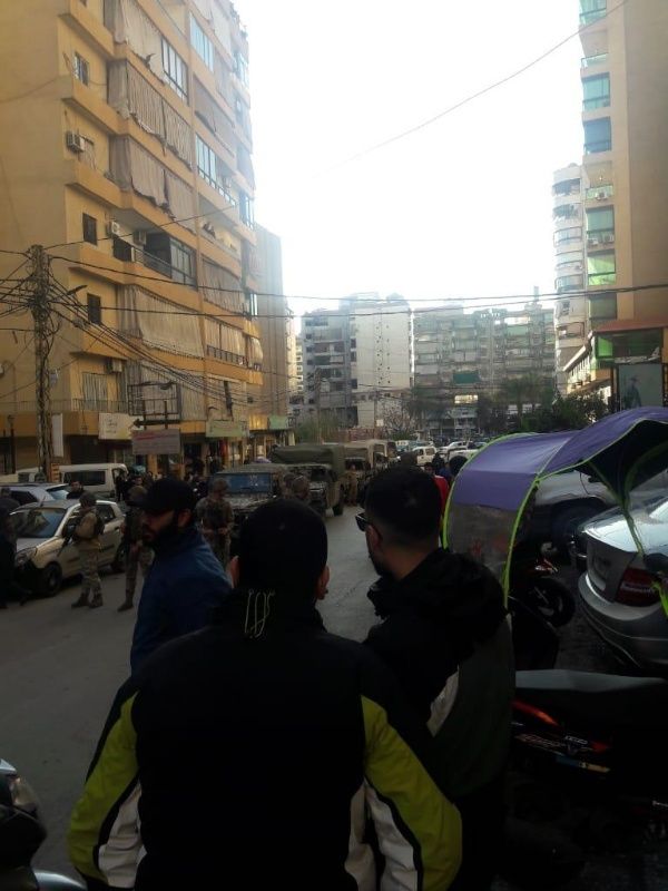 اقدم شخص ما ال كنعان على اطلاق النار باتجاه شخص من آل سماحة في منطقة صفير _الشارع الصيني ما اسفر عن وفاته .