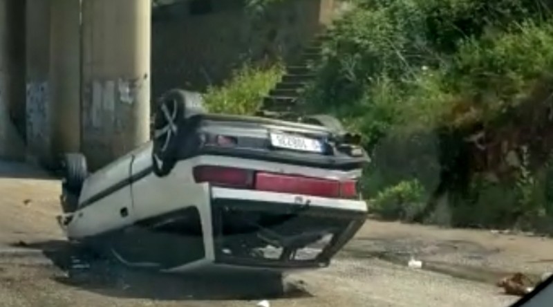  *أخبار هامة وعاجلة*  ➿ *بالفيديو: جرحى بحادث سير على أوتوستراد الدامور وإنقلاب إحدى السيارات ودورية من الجيش اللبناني في المكان..*   ➖➖➖➖➖➖➖➖➖➖➖➖ *#الخبر_اليقين *
