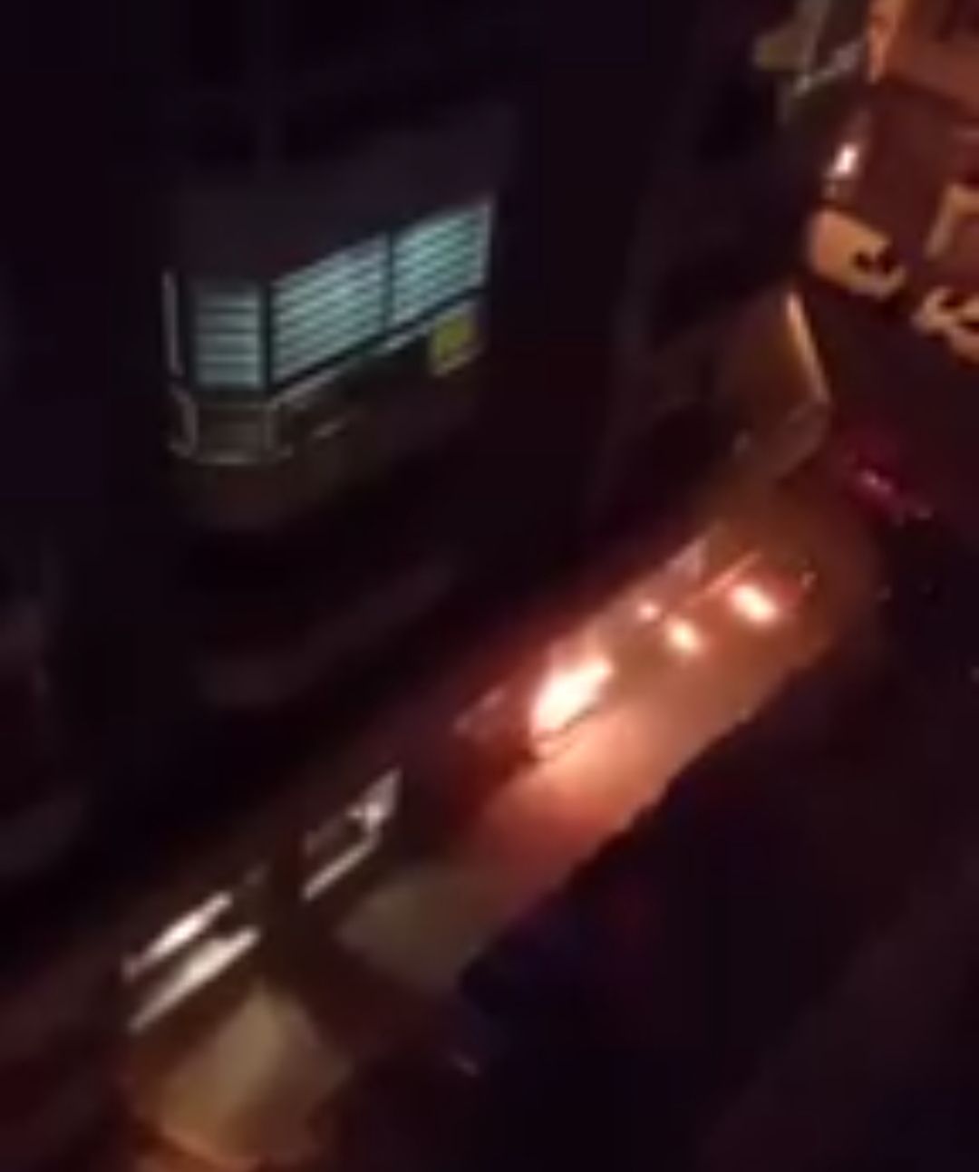 .احراق بنك MED في منطقة الظريف بيروت.(فيديو)