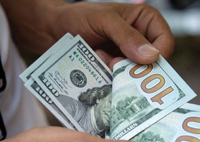 مصادر مالية: الدولار سيواصل انخفاضه حتى سعر الـ4000 ليرة