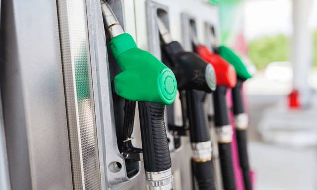 مراسل الموقع :معظم محطات الوقود في منطقتي النبطية والزهراني متوقفة عن توزيع مادة البنزين