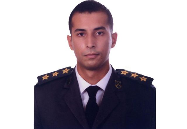 الجيش: نعي النقيب أيمن نور الدين الذي استُشْهد جرّاءَ الانفجار في مرفأ بيروت   6 أغسطس، 2020 2:24 م 