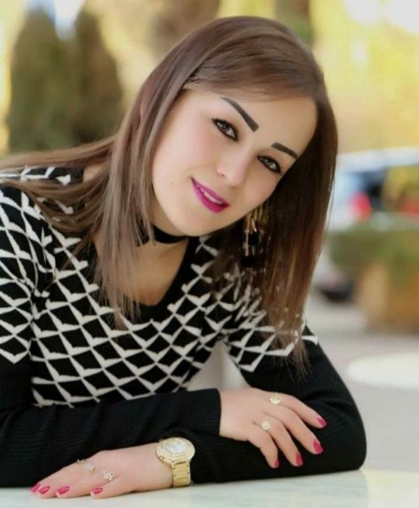 بالصور: ياسمين رحلت في عز شبابها وشقيقها اصيب بجروح والحزن يخيم على بلدتها