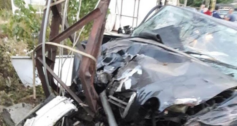 قتيل نتيجة حادث اصطدام سيارة بعمود كهربائي في زغرتا