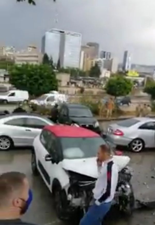 تصادم 5 سيارات على اوتوستراد الحازمية# بيروت