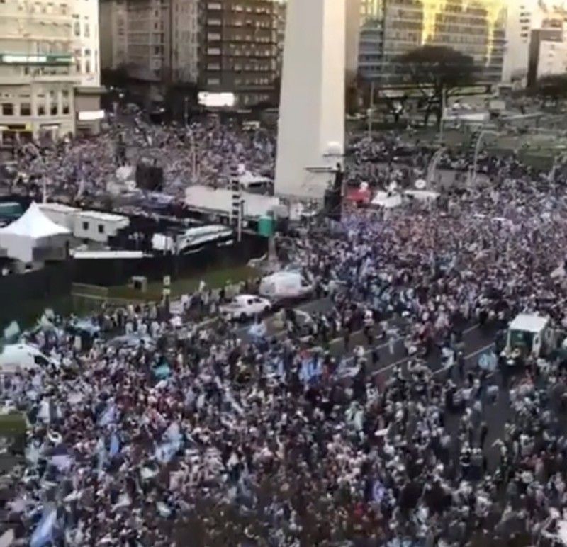 ورحل الأسطورة الأرجنتينية الآن ..## يوتيوب تشييع جنازة دييجو مارادونا 2020 تشييع ... قبل ٢٠ ساعة — تنقل لكم فيديو صور لحظة دفن تشييع جنازة دييجو مارادونا الاسطورة الارجنتينية والعالمية