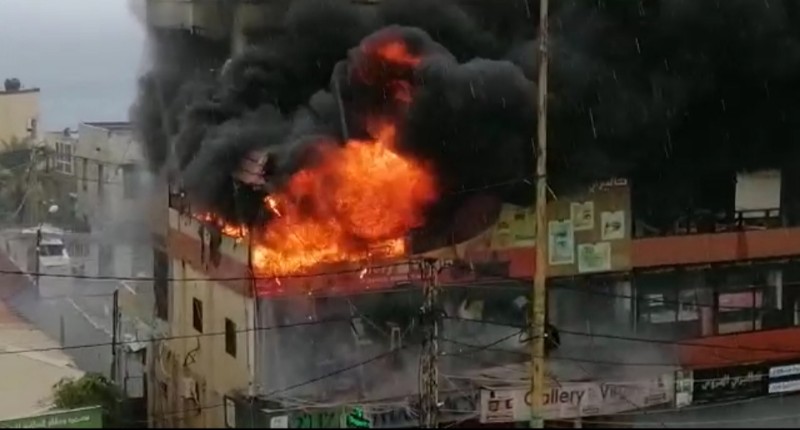 فيديو: حريق كبير مقابل مؤسسه محمد خالد في منطقة الاوزاعي*