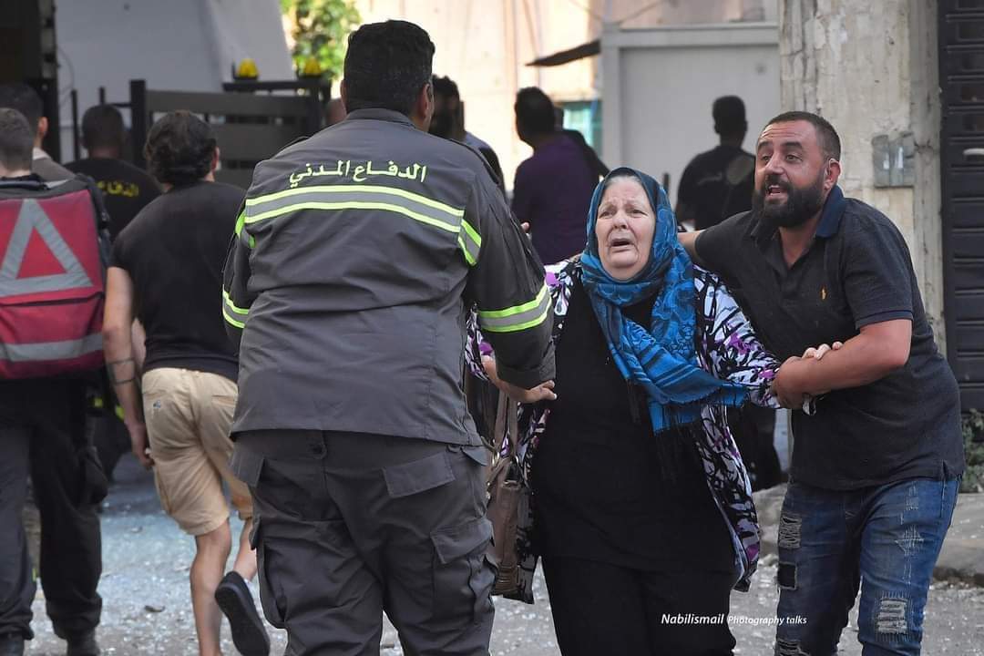 صور أهالي وطلاب و #الخوف و #الهرب من ساحة الأشتباكات التي حصلت اليوم في منطقة الطيونةـ الشياح عين الرمانة.