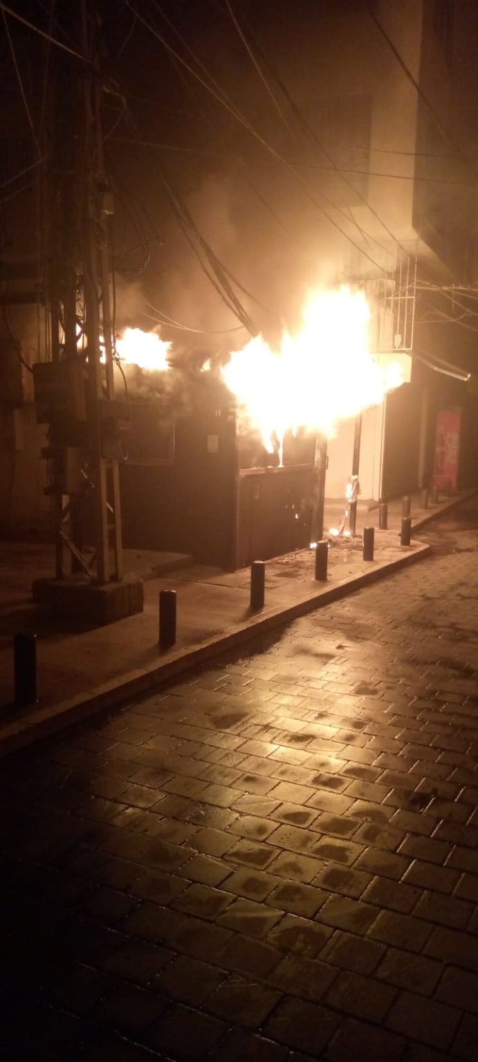 حريق مقهى في مدينة صور.. وفرق الإطفاء تخمده !!