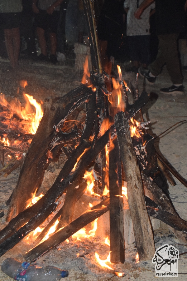 بالصور:تجسيد واقعة حرق الخيام في مضيف  سيد الش:☀️داء(ع) في ساحة بلدة معركة