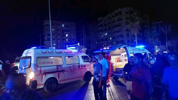 عدد من الجرحى بحادث سير مروع عند مستديرة العربي في مدينة صيدا ،