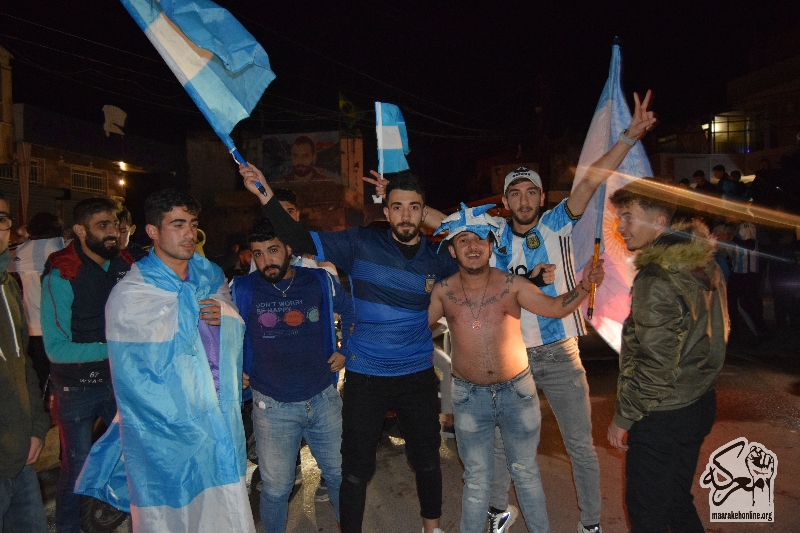 بالصور:من احتفال رابطة جماهير الارجنتين في بلدة معركة بقيادة الزيزو بعد الفوز على المكسيك