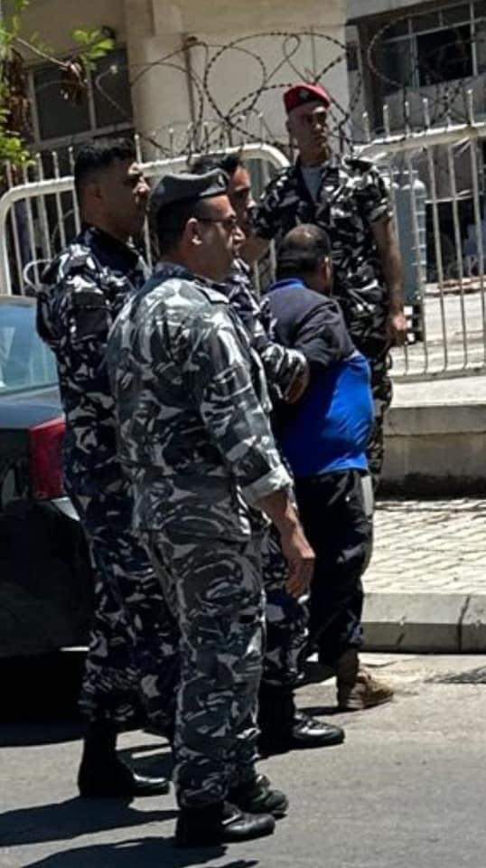 عناصر من قوى الأمن تعتقل كافة شرطة بلدية الغبيري وتصادر ما معهم أثناء تنفيذهم لمهمتهم !!!!!!
