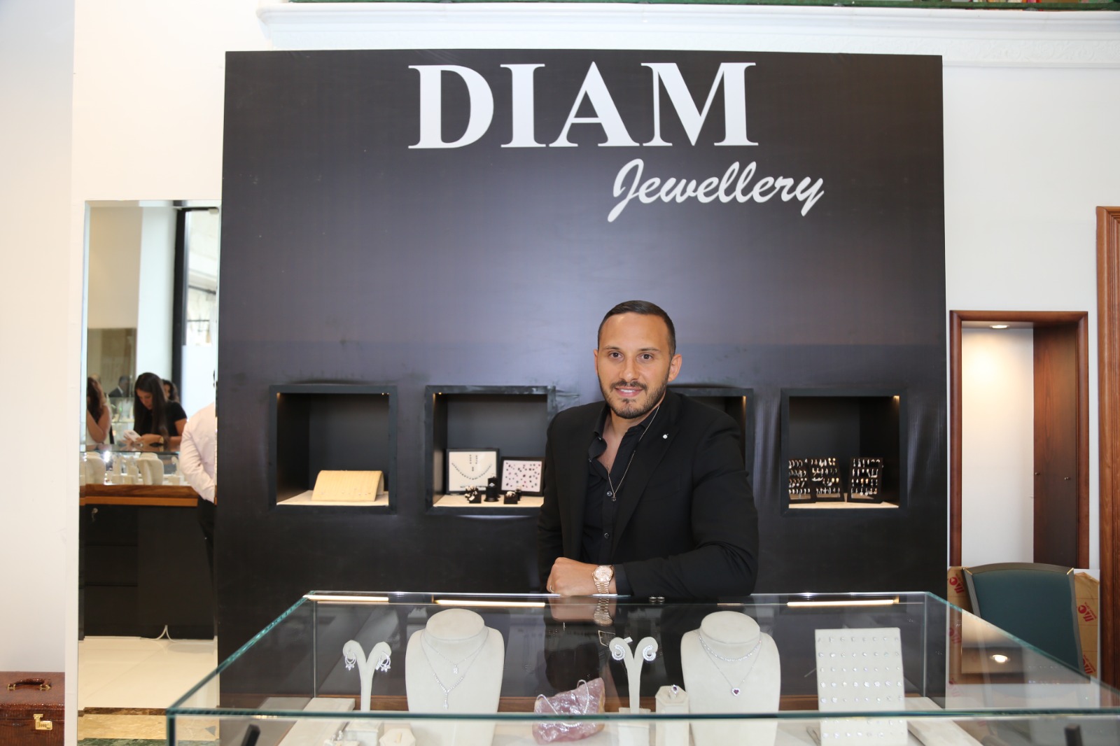 بالصور..معرض مجوهرات إبراهيم نصورDIAM JEWELLERY في فندق فينسيا