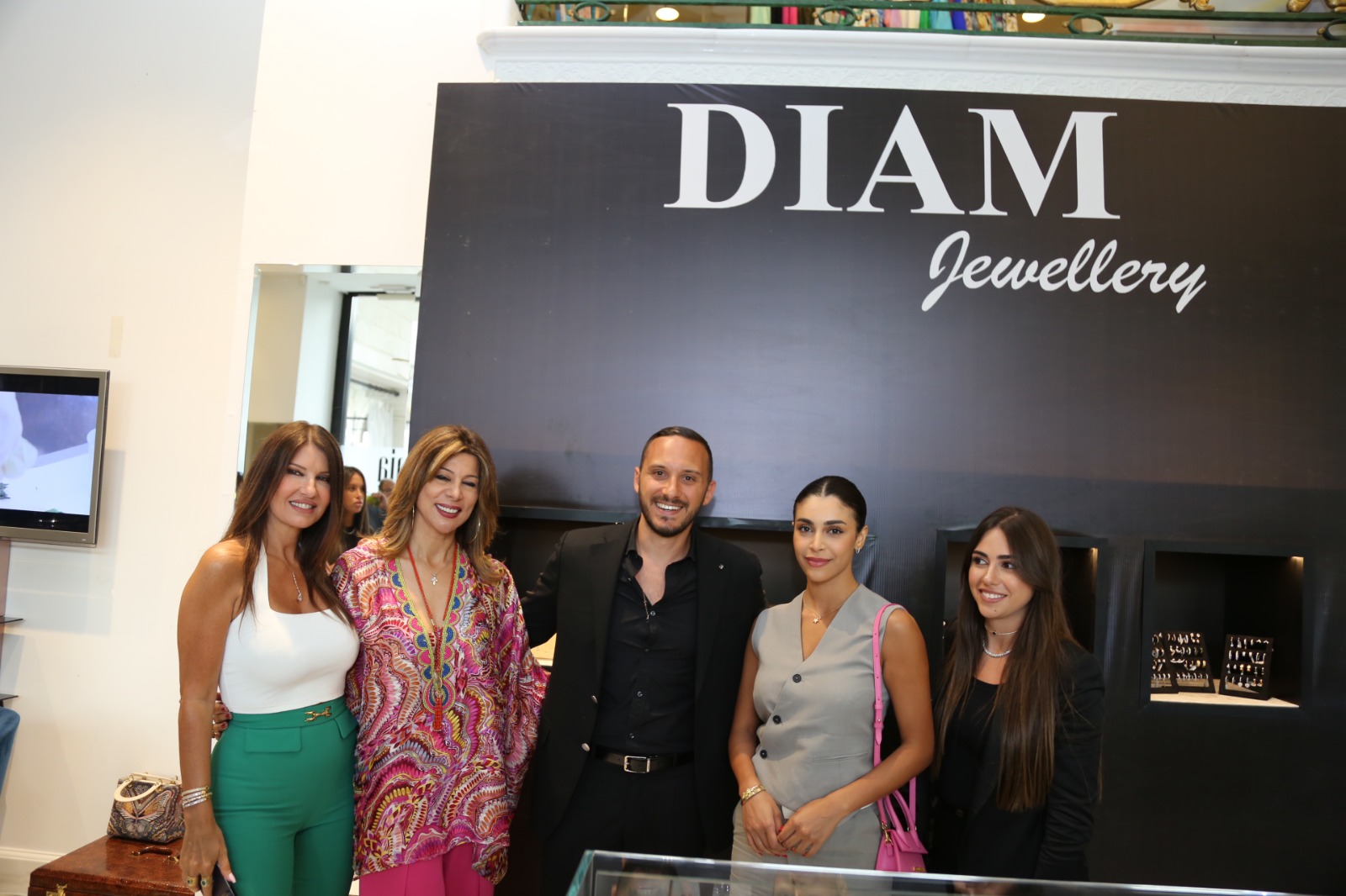 بالصور..معرض مجوهرات إبراهيم نصورDIAM JEWELLERY في فندق فينسيا