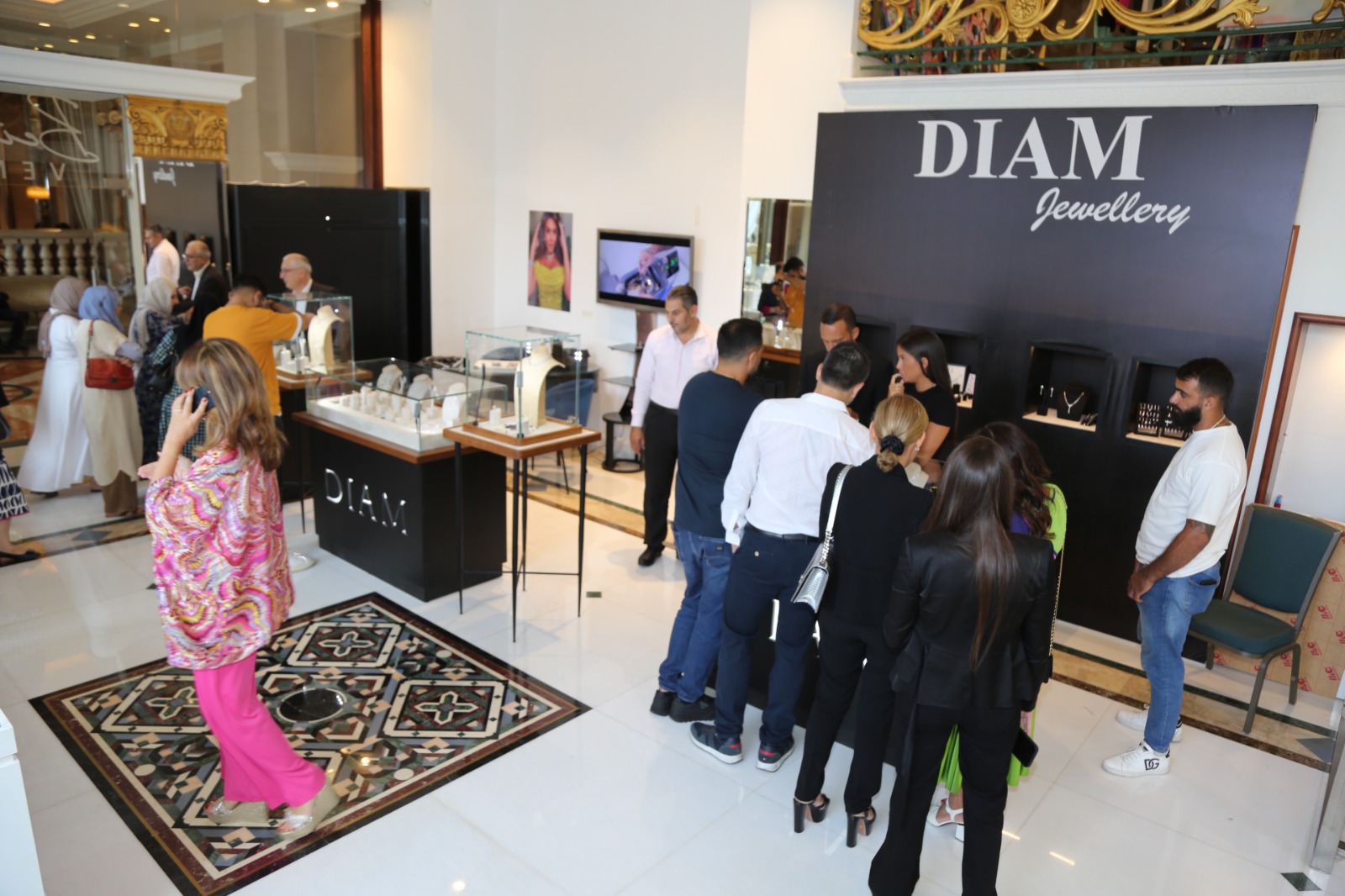 بالصور..معرض مجوهرات إبراهيم نصورDIAM JEWELLERY في فندق فينسيا