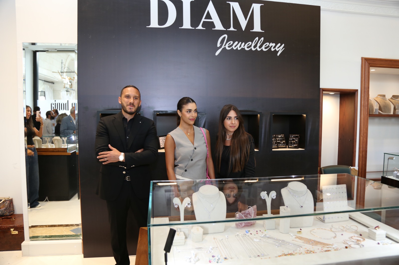 بالصور..معرض مجوهرات إبراهيم نصورDIAM JEWELLERY في فندق فينسيا