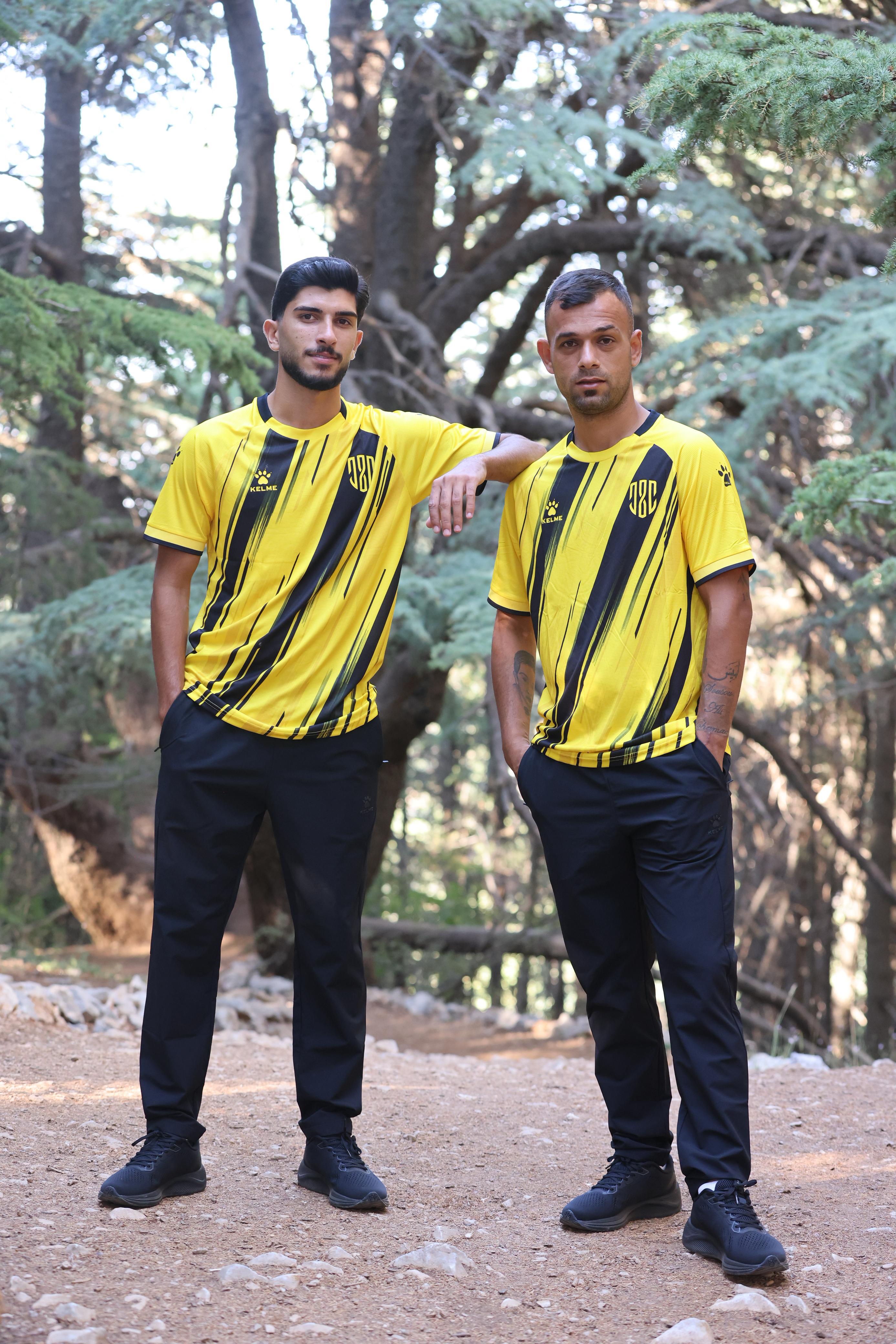 طقم العهد الأساسي للموسم الكروي
