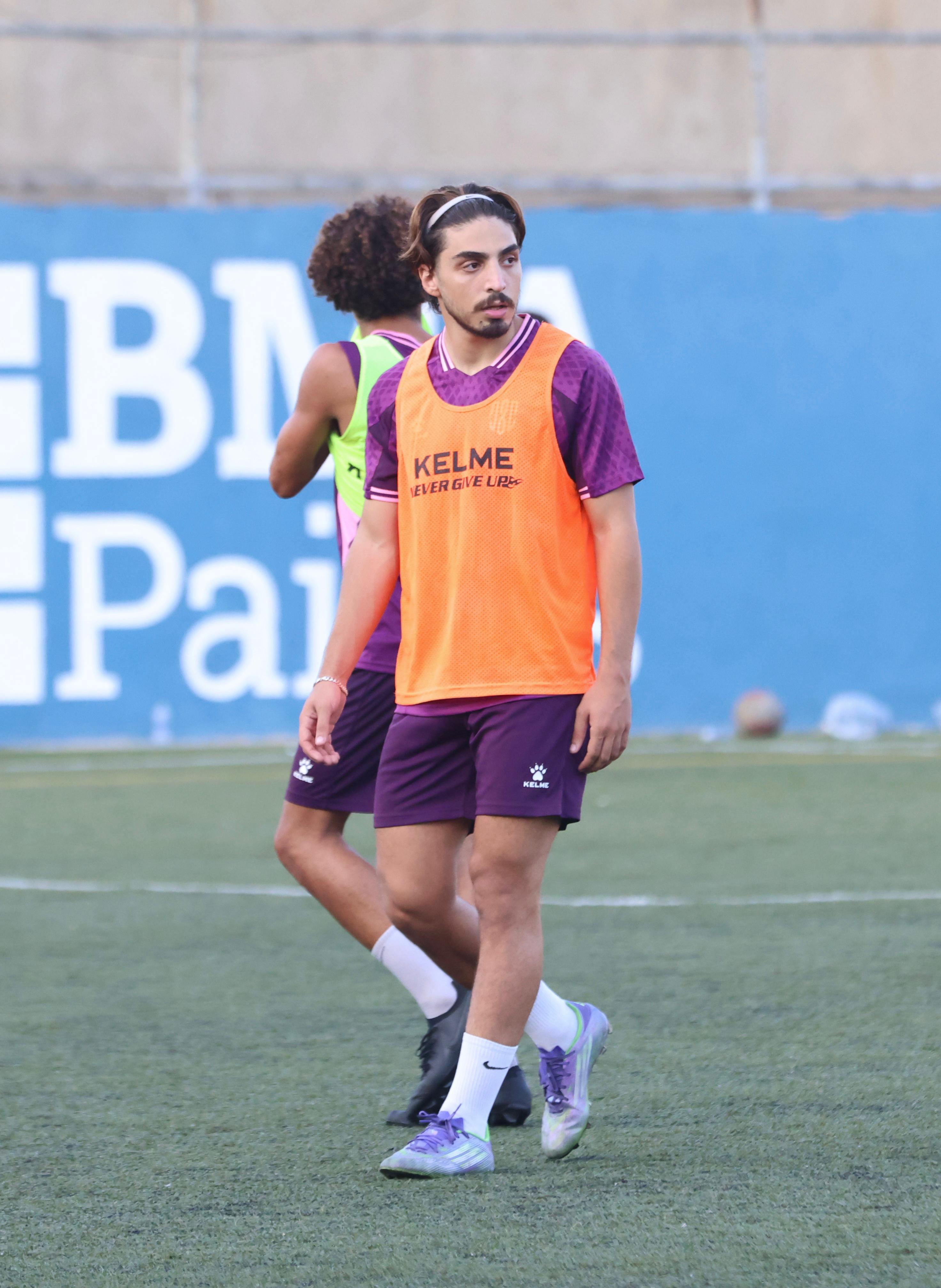 الأصفر يواصل العمل استعدادًا للموسم الكروي الجديد، بغياب اللاعبين 