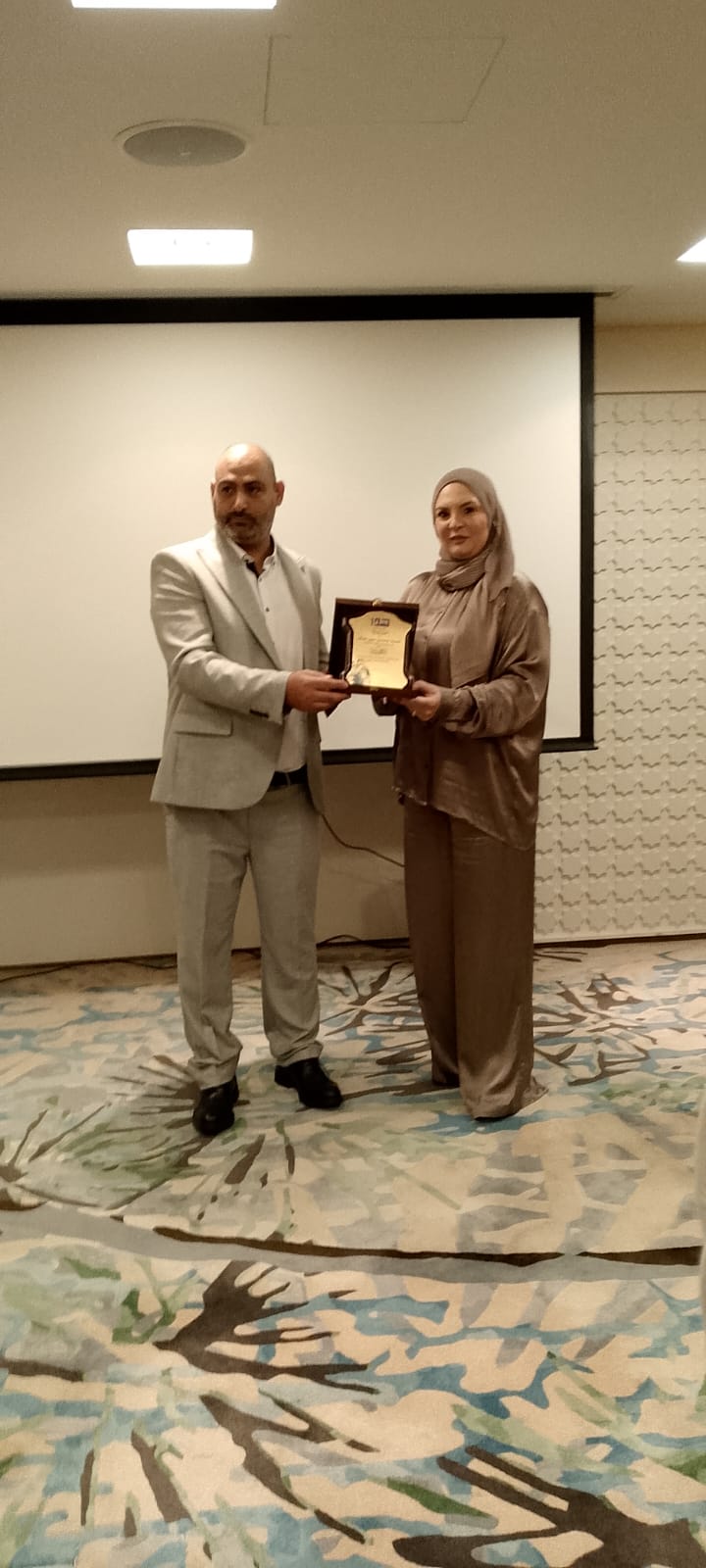 المركز هدا عاصي للعلوم والتنمية الاجتماعية يكرم الاعلامي حسين صدقة….