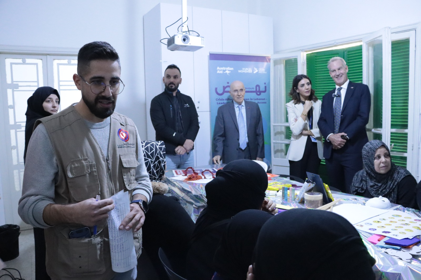 السفير الأسترالي ووفد هيئة الأمم المتحدة للمرأة يزوران مركز عامل في عين الرمانة