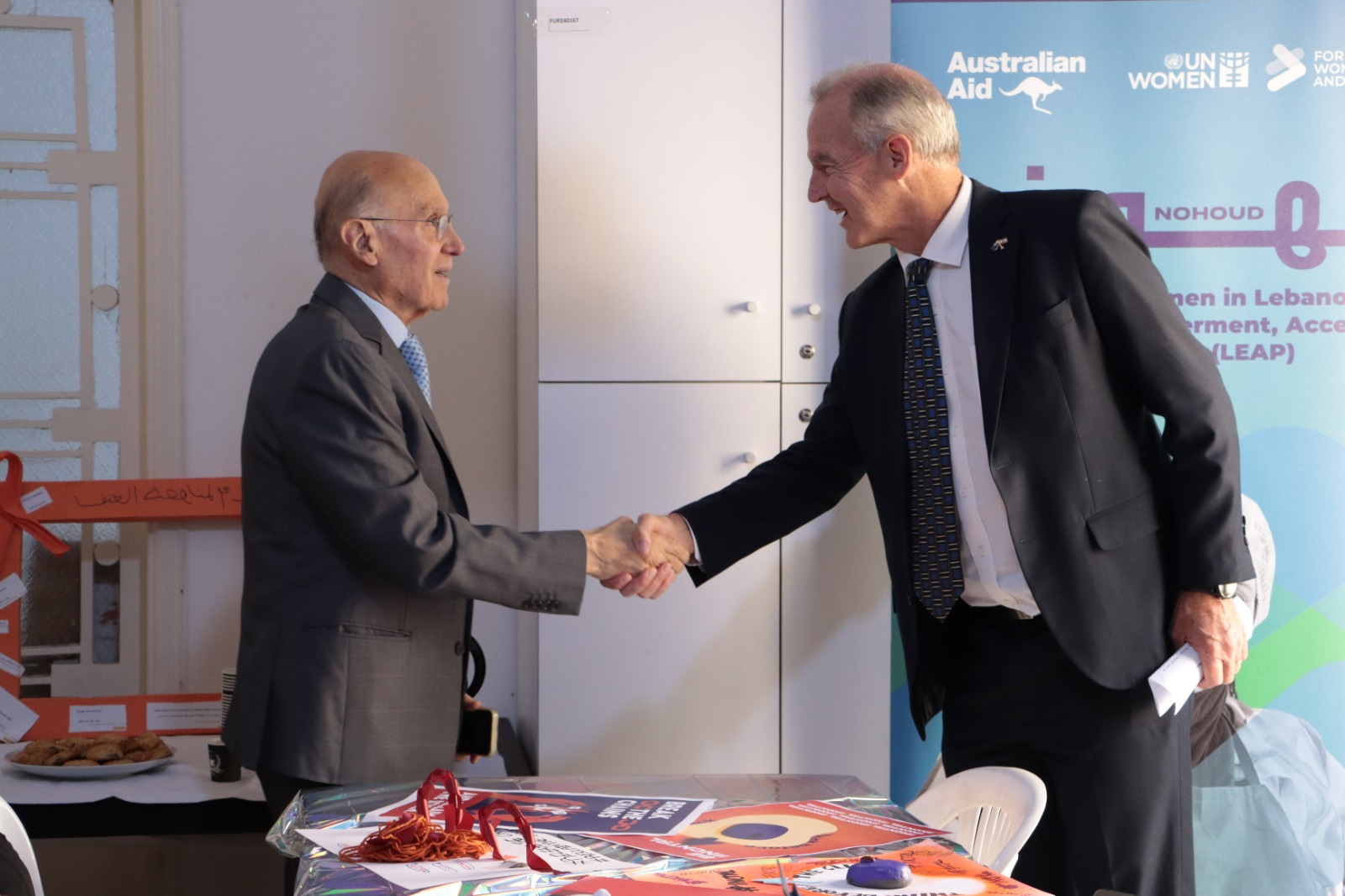 السفير الأسترالي ووفد هيئة الأمم المتحدة للمرأة يزوران مركز عامل في عين الرمانة