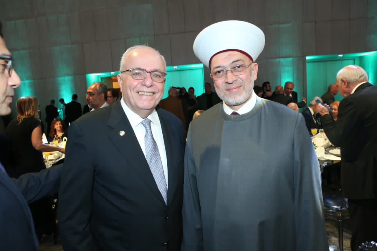 برعاية نواف سلام وحضور عبد اللطيف دريان… تكريم حاشد للدكتور فيصل سنّو ومنحه وسام الأرز الوطني