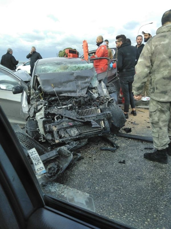 بالصور: وفاة شاب وثلاث جرحى بحادث سير على طريق الأولي - صيدا..