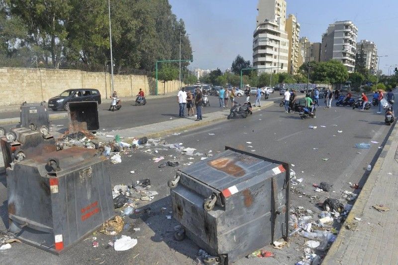 الاحتجاجات تعود إلى الشارع اللبناني من بوابة ارتفاع سعر الدولار.