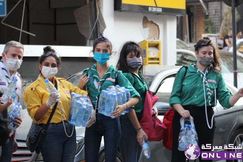 بالصور..متطوّعين من الجنوب  وكل لبنان حضروا إلى الجميزي  للمساعدة في تنظيف ...  #بيروت- مدمّرة