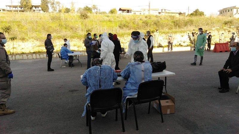 بالصور : وزارة الصحة تتابع أخذ العينات العشوائية في بلدة معركة قضاء صور