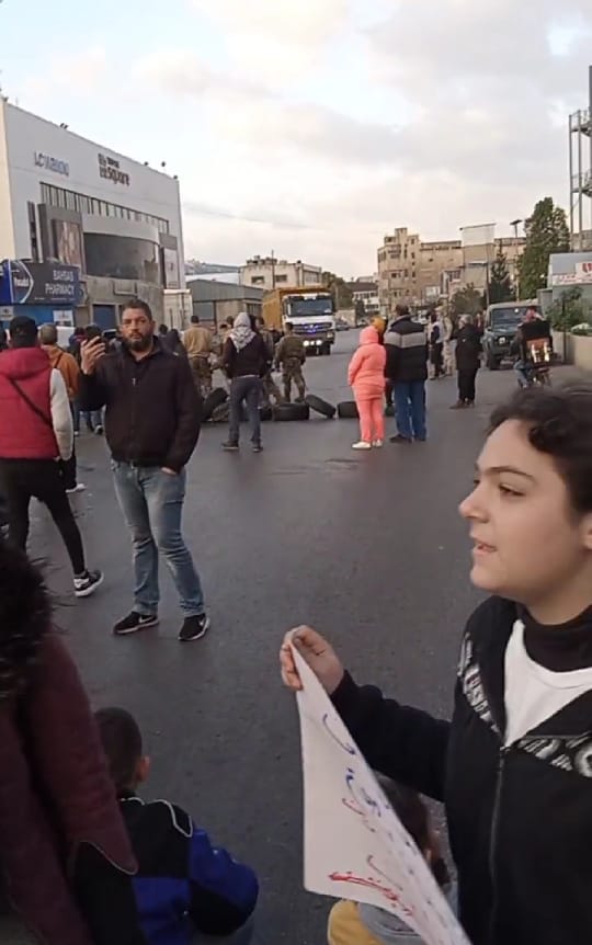 عاجل//قطع طريق ضهر العين والبحصاص بحري من قبل ثوار طرابلس