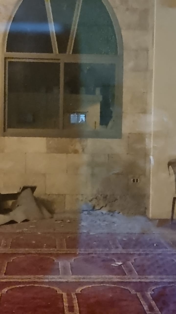 رمي قنبله يدويه على مسجد جناتا ولا يوجد إصابات