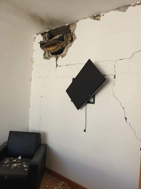 بالصور: إنفجار داخل مكتب المحامي صخر الهاشم..*