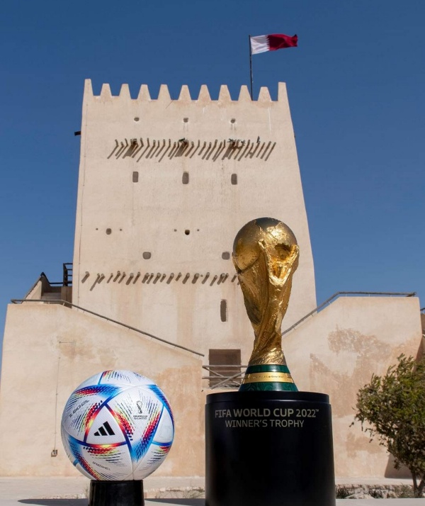 فيفا يكشف عن كرة مونديال قطر 2022 مع كأس العالم*