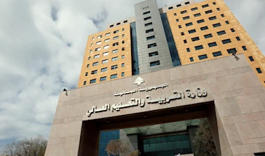 إلغاء تكليف رئيس دائرة الامتحانات وموظفين آخرين