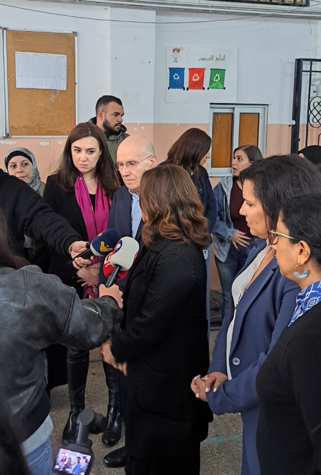 زيارة رسمية تؤكّد الشراكة الإنسانية: دعم كرامة النازحين بالتعاون مع مؤسسة عامل في مدرسة وطى المصيطبة...