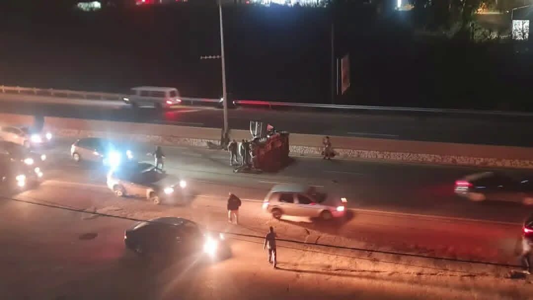 مأساة على أوتوستراد الصفرا.. هرع لإنقاذ مصاب ففقد حياته في حادثٍ ثانٍ