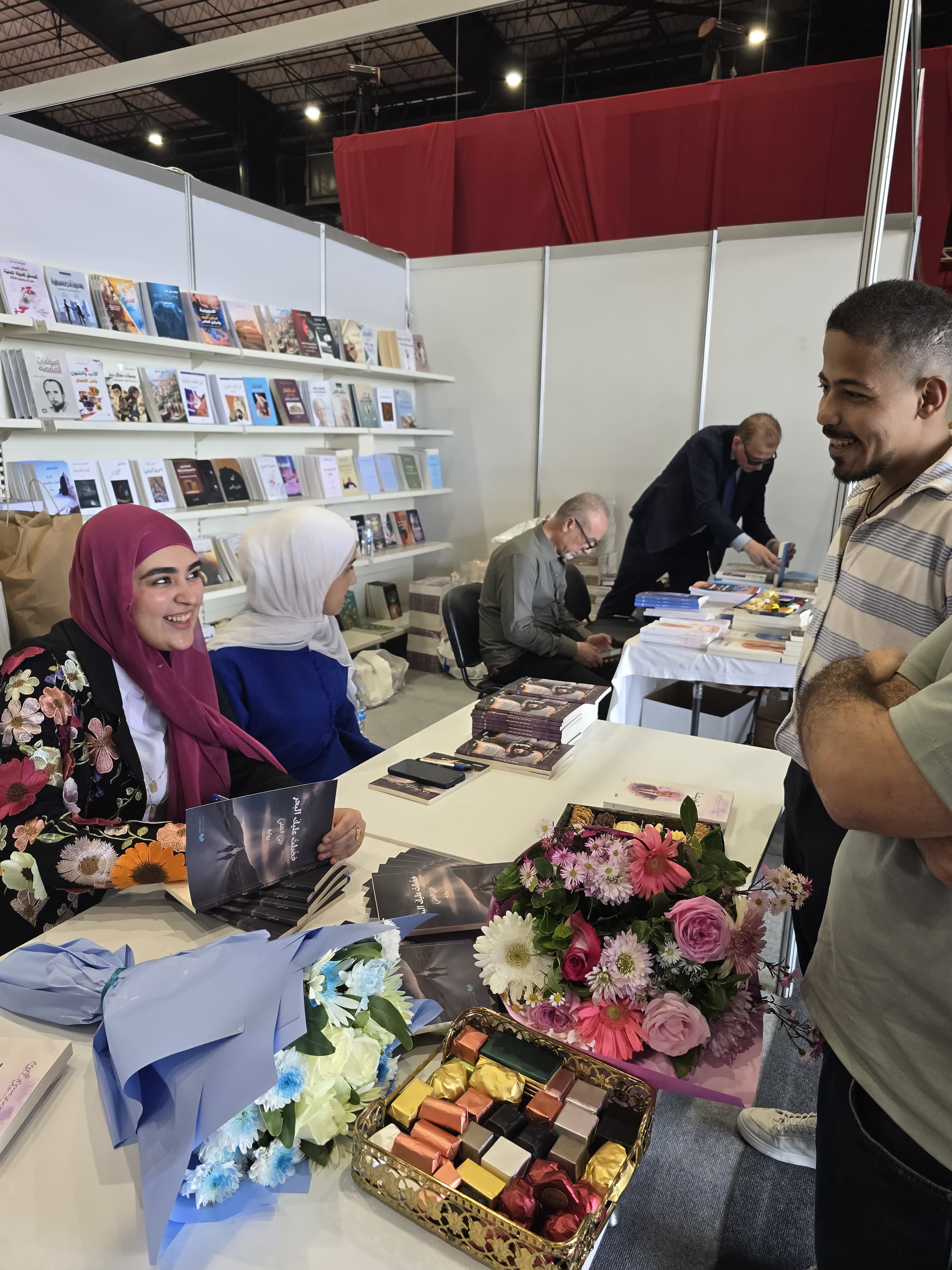 جنى جهاد الحنفي توقّع كتابها فضلت عليك البحر في معرض بيروت العربي الدولي للكتاب